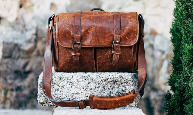 Dlaczego elegancka torba na ramię skórzana to świetny pomysł dla mężczyzny
